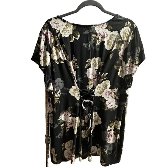Torrid size 2 (2X) black floral v neck back lacing short sleeve button front top - Picture 3 of 9